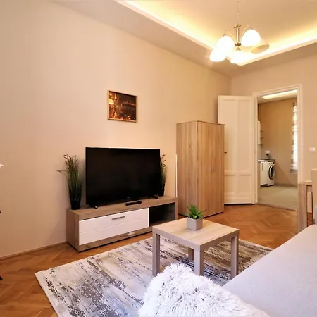 King Charles Residences Apartman *